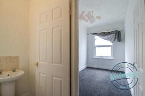 1st floor cloakroom &amp; rear double bedroom