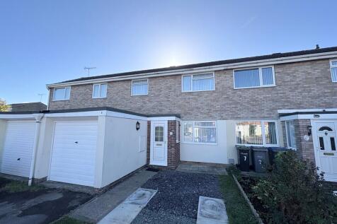 2-bed terraced on Meadow Close, Chippenham, £1,200/mo