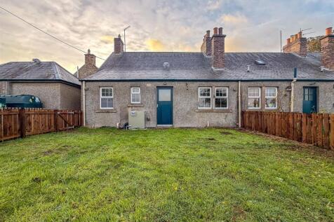 4 Over Roxburgh Farm Cottages Garden 02.JPG