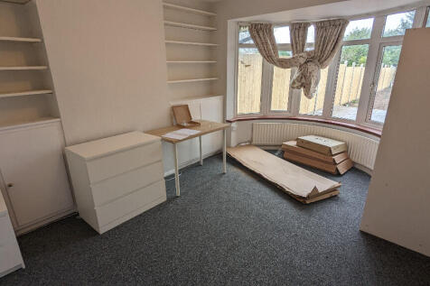 Culver Lane, Reading, Berkshire, RG6 photo 4