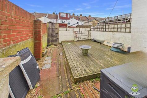 CAM01543G0-PR0174-STILL013