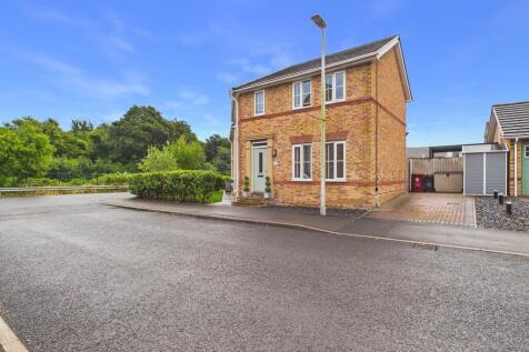 1 Featherstone Cr...
