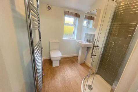 2nd floor shower room.JPG