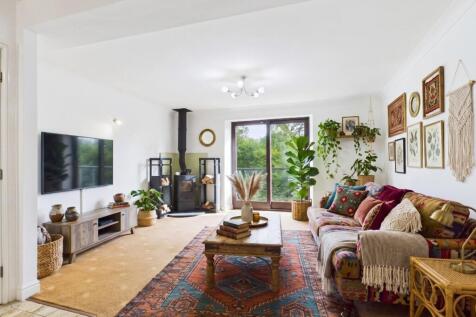 Lounge - Virtually Staged