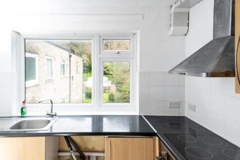 Flat 18 Belvedere Court small jpegs-7.jpg