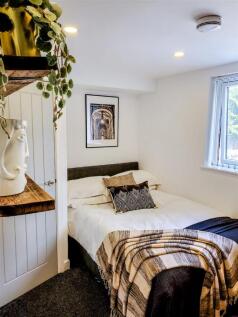 Bed 5.jpg