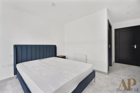 2 bed flat to rent Lily House, Staines-upon-Thame