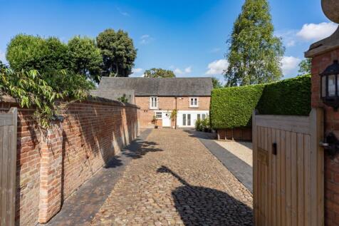 COURTYARD &amp; DRIVEWAY