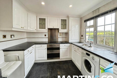 7b8a3512-WhatsApp...