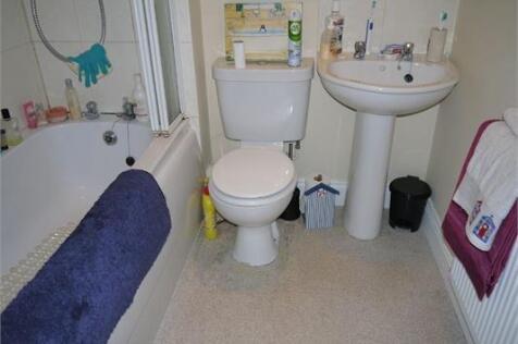 5 jennnings bathroom.jpg