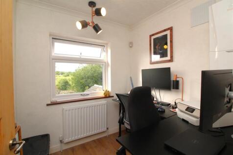 bedroom 3 .JPG