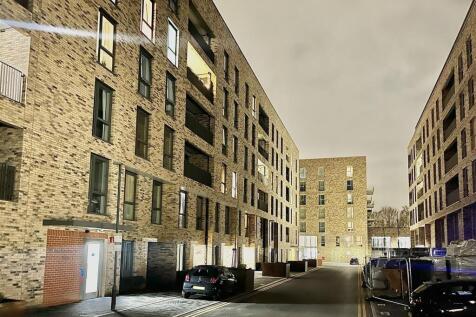 2 Bedroom, New Building, E6 For Sale by Barrain Lo