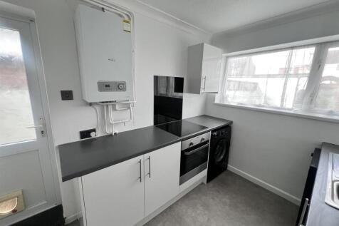 Kitchen 2.jpg
