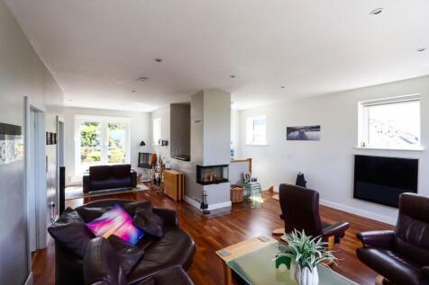 Spacious Lounge