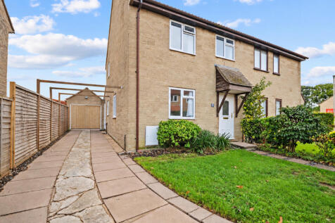 25_Meadowside_garage_doors_Rightmove