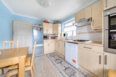 Links Way - Kitchen.jpg