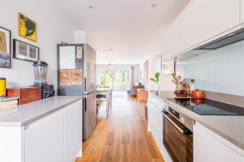 7 Chatfield Close-5.jpg