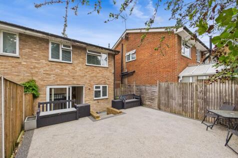 CAM01354G0-PR0570-STILL014