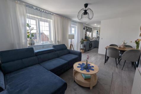 Lounge/Dining Area