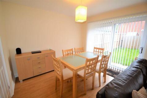 Graythorpe Walk, Salford photo 5