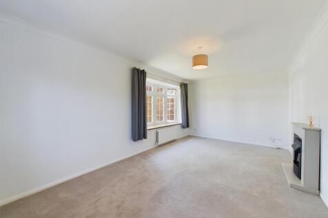 CAM02136G0-PR0028-STILL002