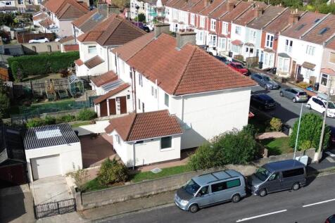 NEWLY REFURBISHED THREE-BEDROOM HOUSE