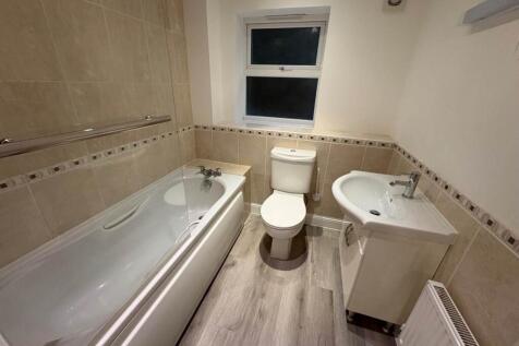 falcon court 2 bathr