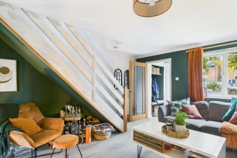 CAM01740G0-PR0461-STILL009