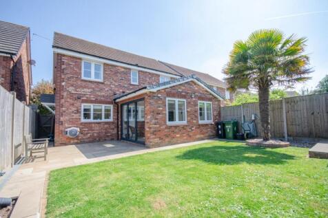 Rear garden pic 2.jpg
