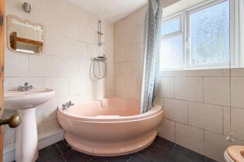 Call 02920 668585 to secure your viewing _5