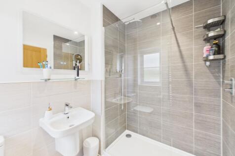 CAM02093G0-PR0051-STILL012