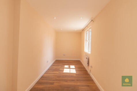 Longfield Close, Farnborough, GU14 8HQ photo 4
