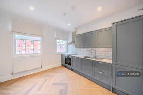 1-bed flat on Innox Place, Trowbridge, BA14, £1,300/mo