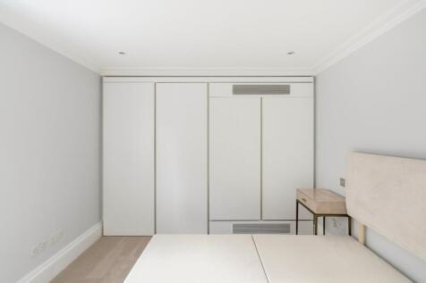 property in Kings Road, 
Chelsea, SW3