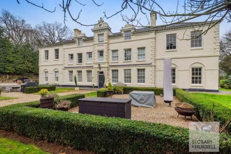 Close Coltishall Hall