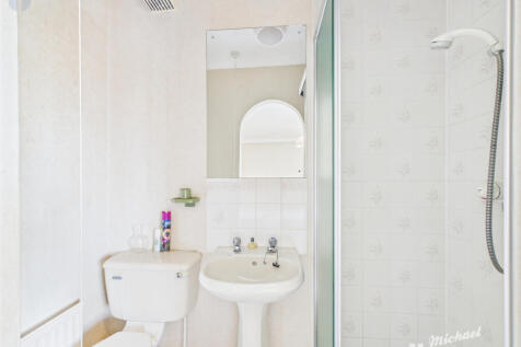 CAM03218G0-PR0625-STILL011