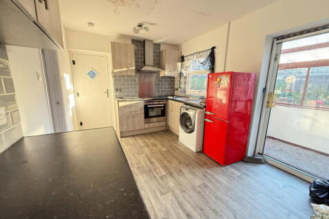 Towngate, Thurlstone, Sheffield, S36 9RH photo 3
