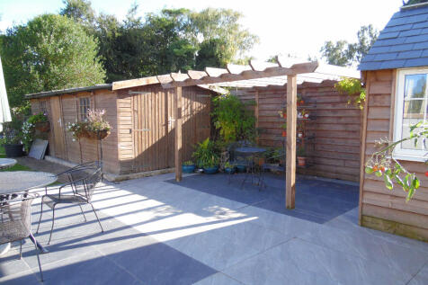 WORKSHOP &amp; PERGOLA