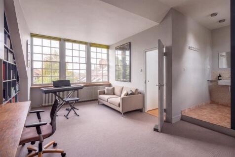 Second bedroom suite 