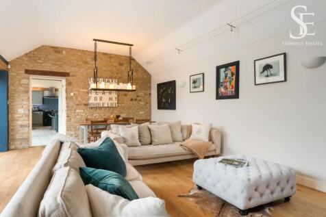 Living room/Dining area