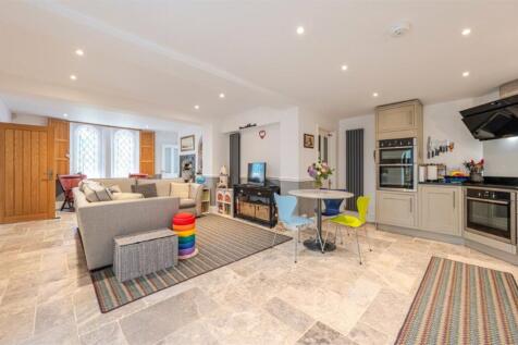 Kitchen &amp; Living
