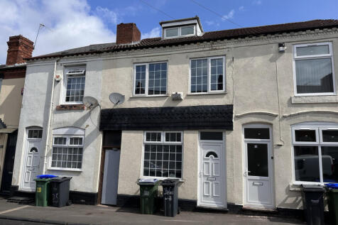 Charming 3-Bedroom Family Home in Oldbury, Barrs 