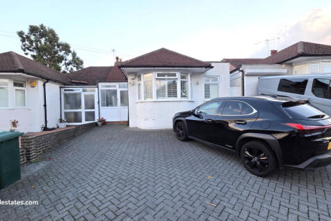 Semi-detached Bungalow for sale on Connaught Aven