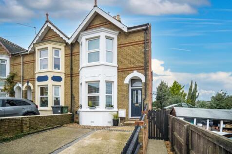 Cowes, PO31 - property photo