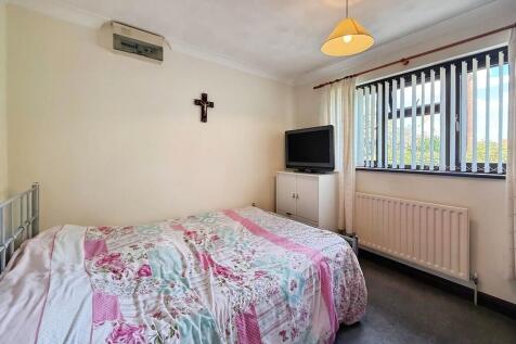 5f31f517-WhatsApp...