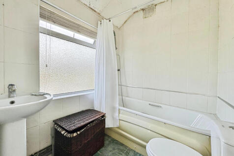 66, Crown Hills Avenue, LE5 4HE