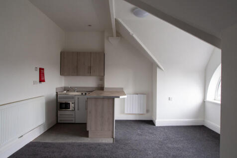 Living / Kitchen ...