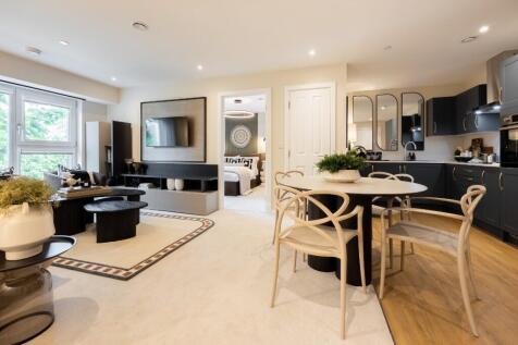 Living &amp; Kitchen