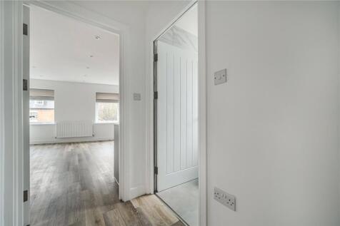 High Street, Crowthorne, Berkshire, RG45 photo 4