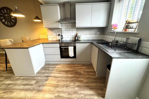 Shaw Road, Royton photo 4